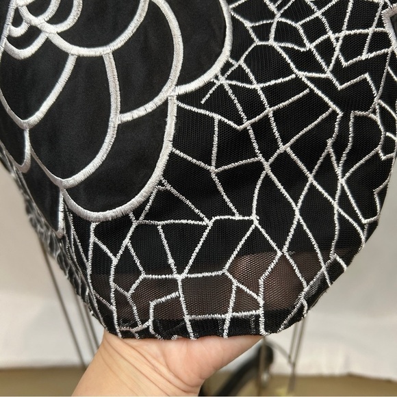 NEW Sachin + Babi Anthropology Black White Petalwork Embroidered Shift Dress 10 - Picture 7 of 14